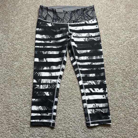 Lululemon Wunder Under Crop II *Full-On Luon - Picture 1 of 6